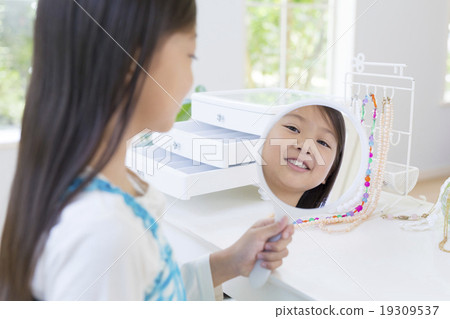 A girl with a hand mirror 19309537