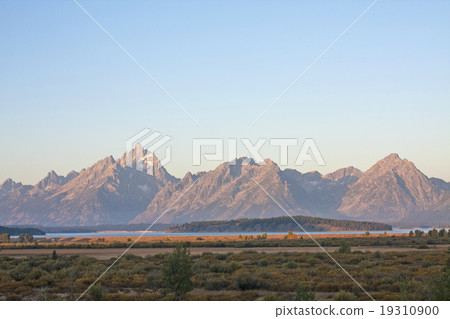 朝陽大提頓國家公園照亮的提頓山脈 19310900