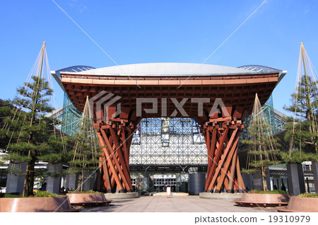 Kanazawa station Kanrokuen entrance hall hospitality dome 19310979