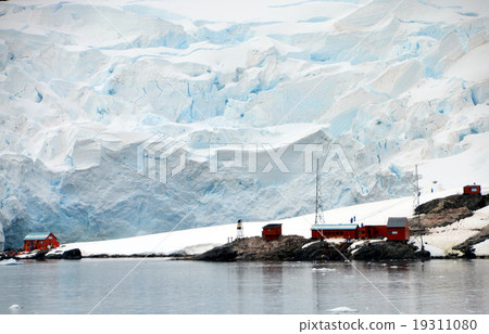 南極半島的基地和冰山 19311080