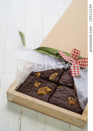 Decorated chocolate brownies with walnut in box 19311244