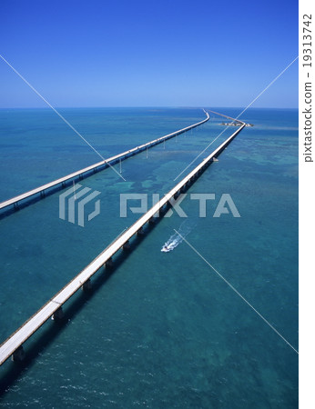Aerial photograph of Seven Mile Bridge 19313742