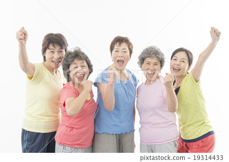 Energetic senior women doing fitness 19314433