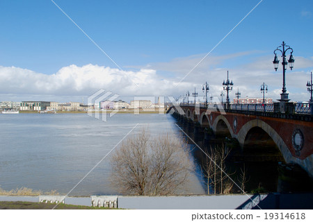 Bordeaux view with bridge Bordeaux view with bridge 19314618