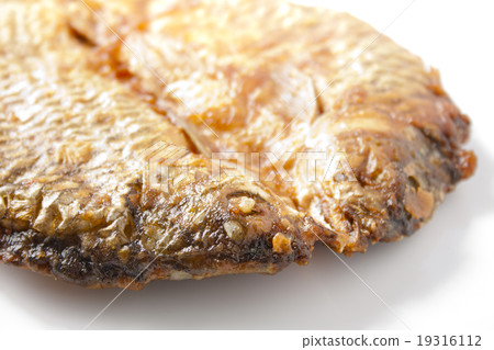 closeup Dried fish fried on white. 19316112