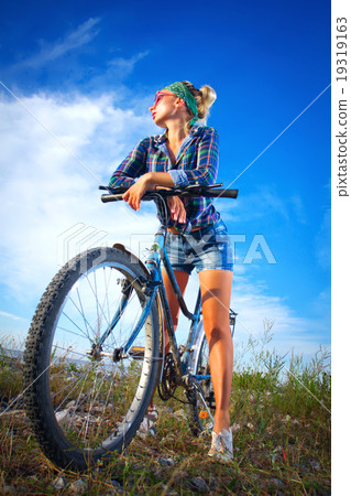 Photo-style pin-up 19319163