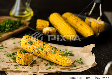 Grilled Corn on the cob with Chili, Cilantro 19319355