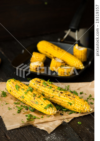 Grilled Corn on the cob with Chili, Cilantro 19319357