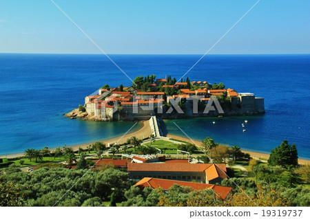 Seas and islands 19319737