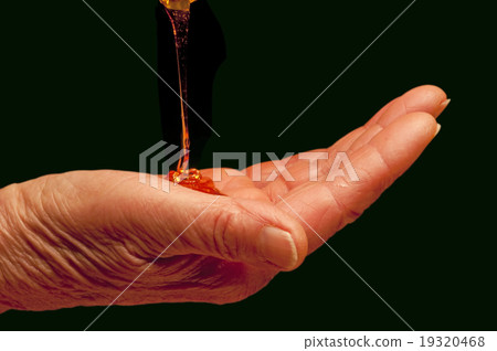 hand with liquid soap 19320468
