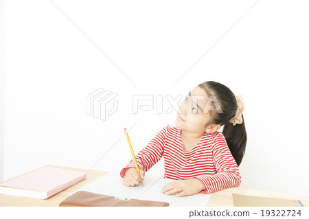 學習的女孩學習小學女孩想法的女孩 19322724