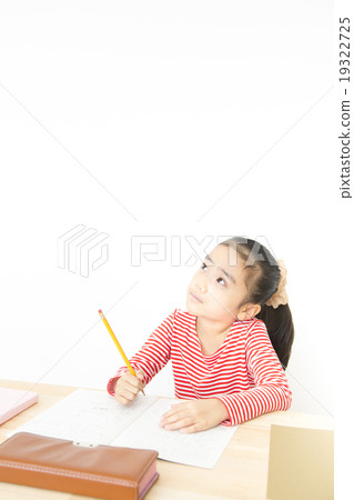 學習的女孩學習小學女孩想法的女孩 19322725