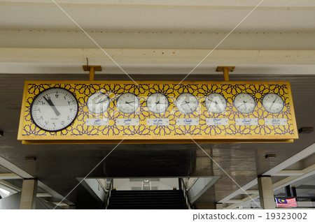 Old clock at The National Mosque of Malaysia Old clock at The National Mosque of Malaysia 19323002