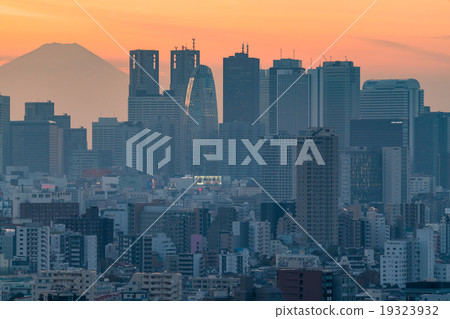 [東京]黃昏的新宿辦公區和富士山 19323932