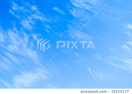 Winter sky White cloud and blue sky Background material Copy space Character space Cirrus cloud muscle cloud cloud 19324177