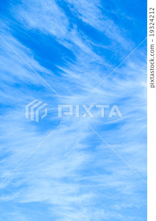 冬天天空白色雲彩和藍天背景材料複製空間字符空間卷云云彩肌肉雲彩雲彩 冬天天空白色雲彩和藍天背景材料複製空間字符空間卷云云彩肌肉雲彩雲彩 19324212