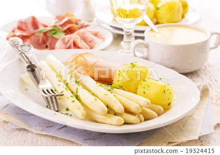 asparagus with ham and potato 19324415