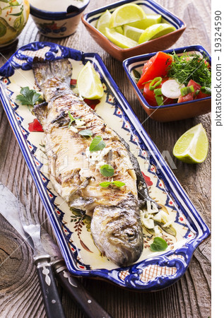 grilled fish 19324590
