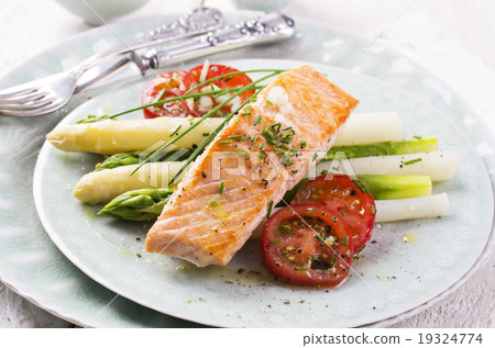 asparagus with salmon 19324774
