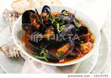 mussels in tomato sauce 19324785