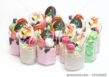 Christmas dessert canapes with cream and chocolate Christmas dessert canapes with cream and chocolate 19326008