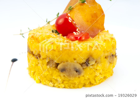 baked beans and mushrooms on white plate in a rest 19326029