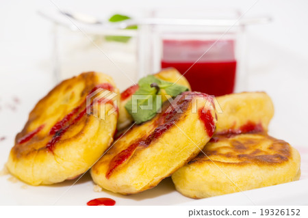 cheesecakes with sour cream and jam on table in re cheesecakes with sour cream and jam on table in re 19326152