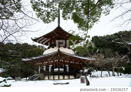 Snow scenery of Neo-ji Temple 19326257