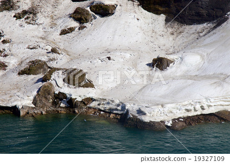 The snow on the rocks The snow on the rocks 19327109