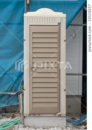 施工現場的臨時廁所 19328837