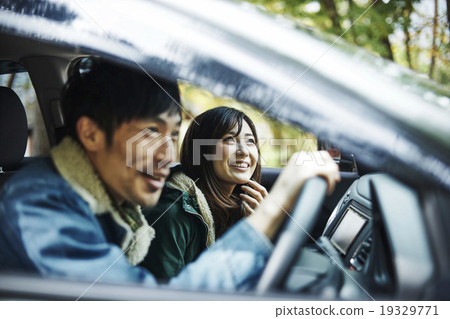一個男人開車 一個男人開車 19329771