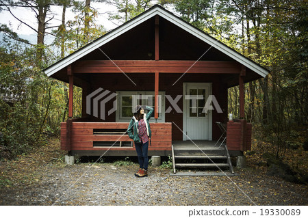 Arrive at the lodge 19330089