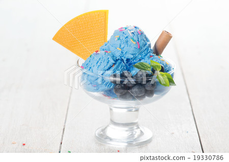 Blueberry ice cream and wafer 19330786