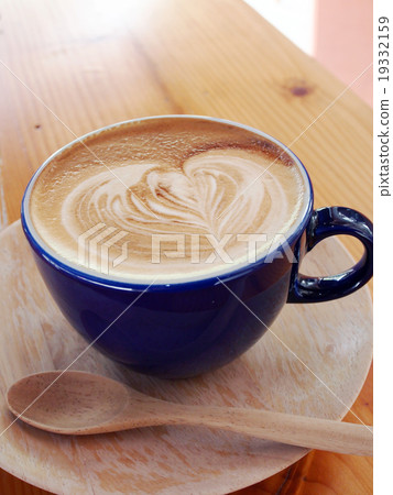 Hot Latte 19332159
