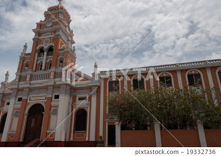 Front of rose latino cathedral Xalteva church 19332736