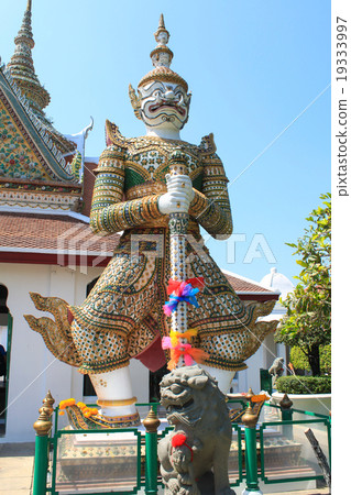 Green Giant in the Temple of the Emerald Buddha Green Giant in the Temple of the Emerald Buddha 19333997