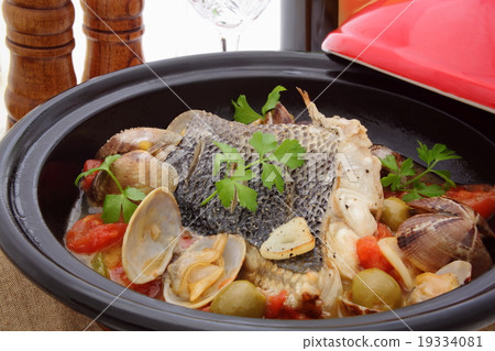 Aquapazza tagine hotpot Aquapazza tagine hotpot 19334081