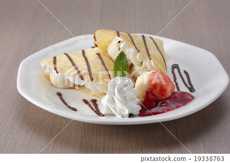 Banana crepe 19338763