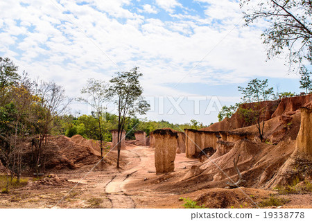 Pae Muang Pee Royal Park, A natural architecture 19338778