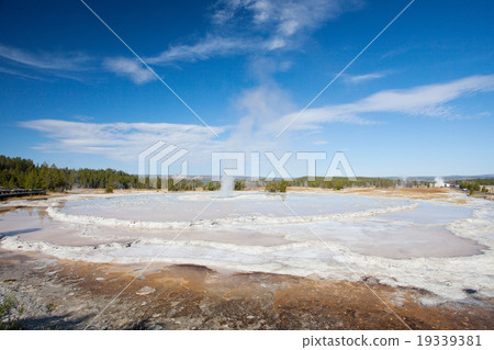 Great Fountain / Geyser Yellowstone National Park's geyser Great Fountain / Geyser Yellowstone National Park's geyser 19339381