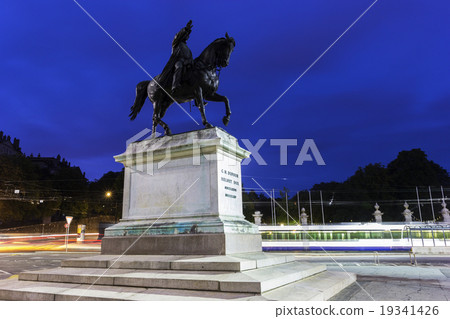 Statue in Geneva, Switzerland Statue in Geneva, Switzerland 19341426