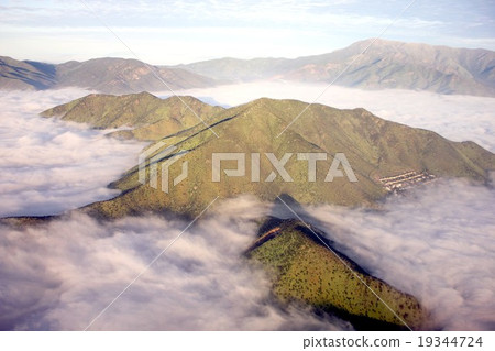 Beautiful mountain ranges in the morning mist floating in Santiago, the capital of the Central American continent Chile Beautiful mountain ranges in the morning mist floating in Santiago, the capital of the Central American continent Chile 19344724