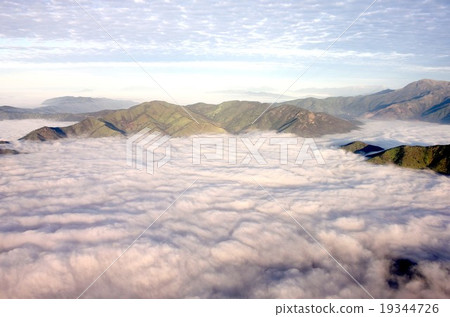 Beautiful mountain ranges in the morning mist floating in Santiago, the capital of the Central American continent Chile Beautiful mountain ranges in the morning mist floating in Santiago, the capital of the Central American continent Chile 19344726