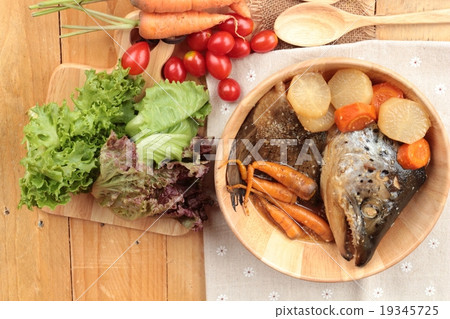 Salmon head cooked of tari yaki sauce Salmon head cooked of tari yaki sauce 19345725