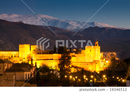Night view of Alhambra with Sierra Nevada in Granada 19346512