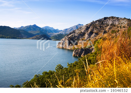 Barrios de Luna reservoir in summer day. Leon Barrios de Luna reservoir in summer day. Leon 19346532
