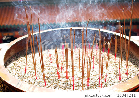 香爐和香火在台灣高雄桑福德宮 19347211