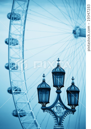 Vintage lamp post 19347283