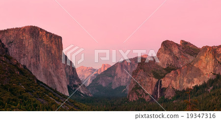 Yosemite Valley 19347316