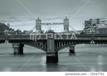 London cityscape 19347781